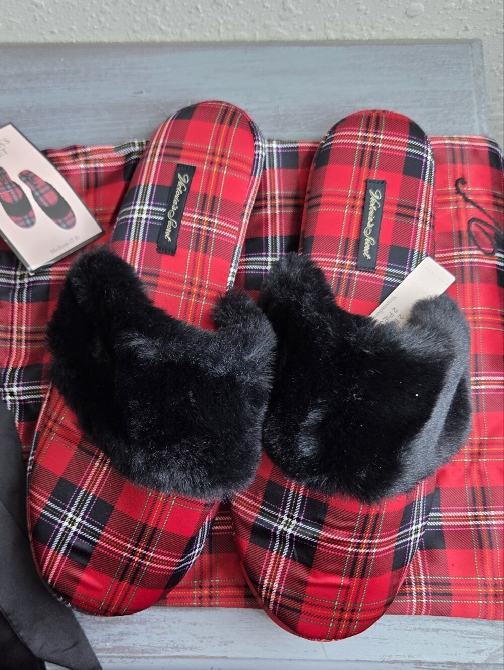 Victoria's Secret Plaid Fuzzy Slide Slippers - Red and Black With Bag NWT Size M